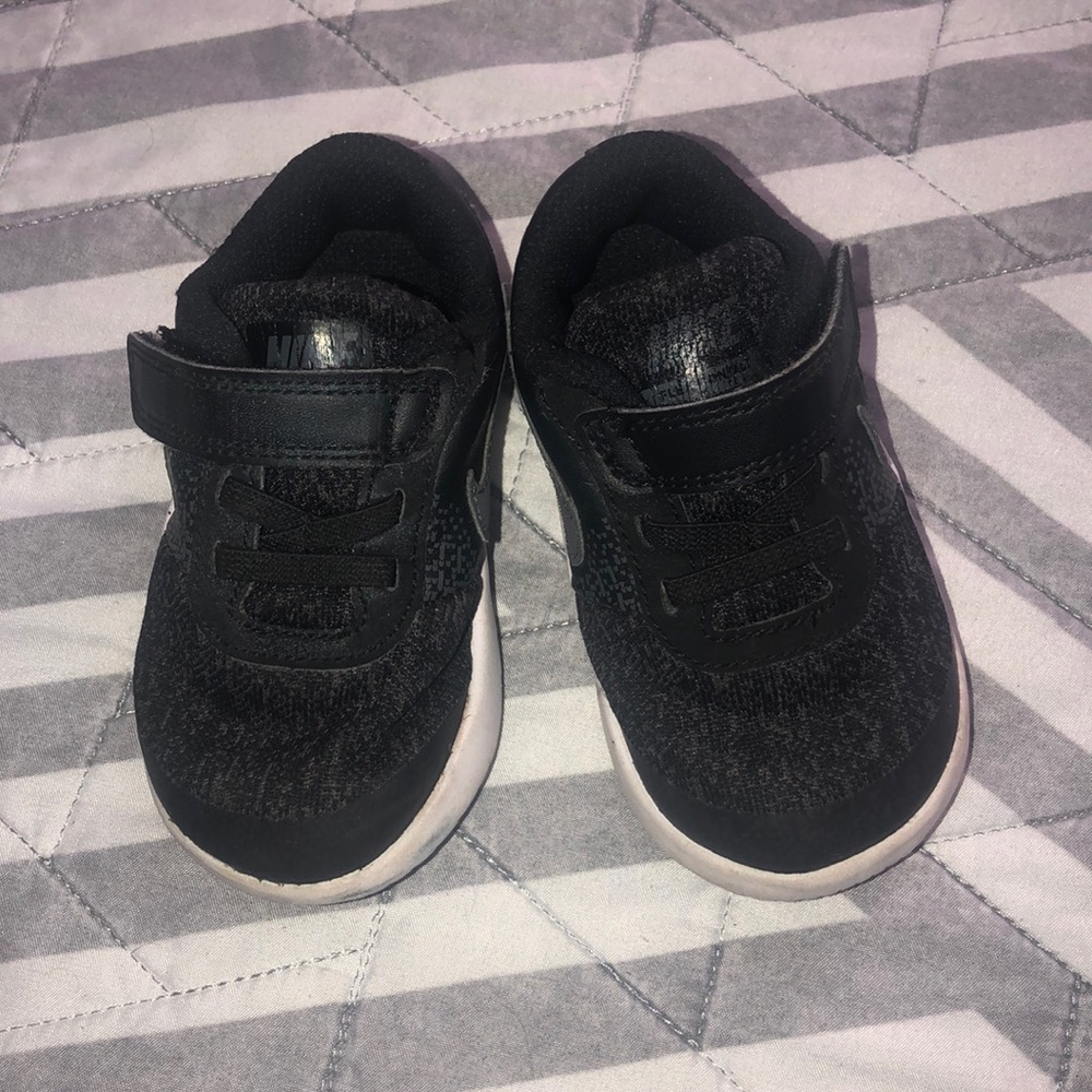 Nike Toddler 6C tennis shoes